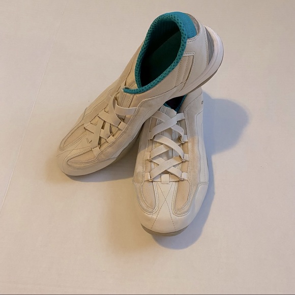 DKNY Women’s slip on cream sneakers size 10 - Picture 3 of 8